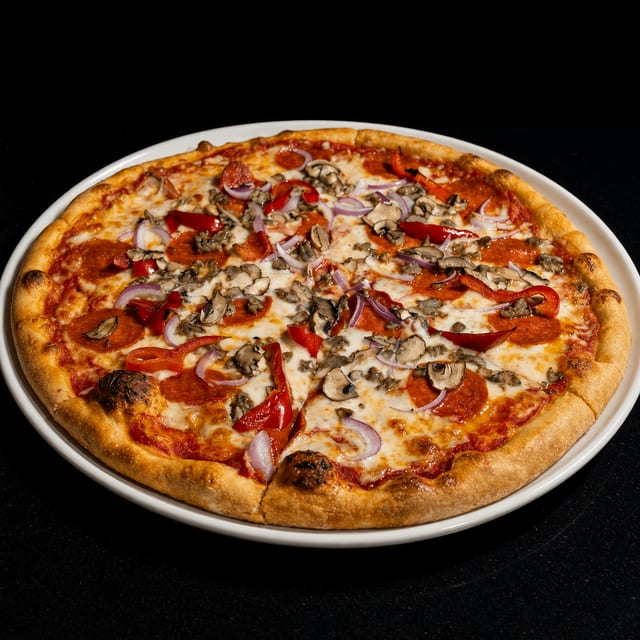 16" Luna Pizza.