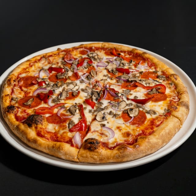 16" Luna Pizza.