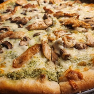 14" Chicken Pesto Pizza