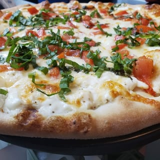 14" Caprese Pizza